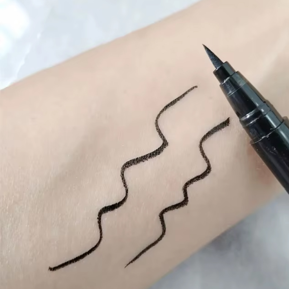 1/5 Stuks Vloeibare Waterdicht - Waterproof Liquid Eyeliner Pen recensie en prijs